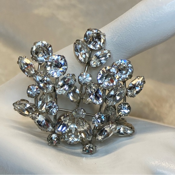 KRAMER OF NEW YORK SIGNED VINTAGE LAYERED RHINESTONE BROOCH PIN MARQUISE CHATON - Picture 4 of 9